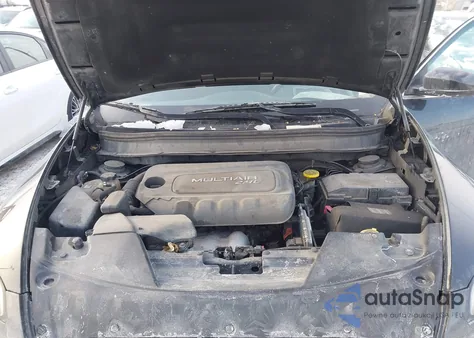 2015 Jeep Cherokee Latitude z USA, uszkodzony, nr VIN 1C4PJMCB3FW768335